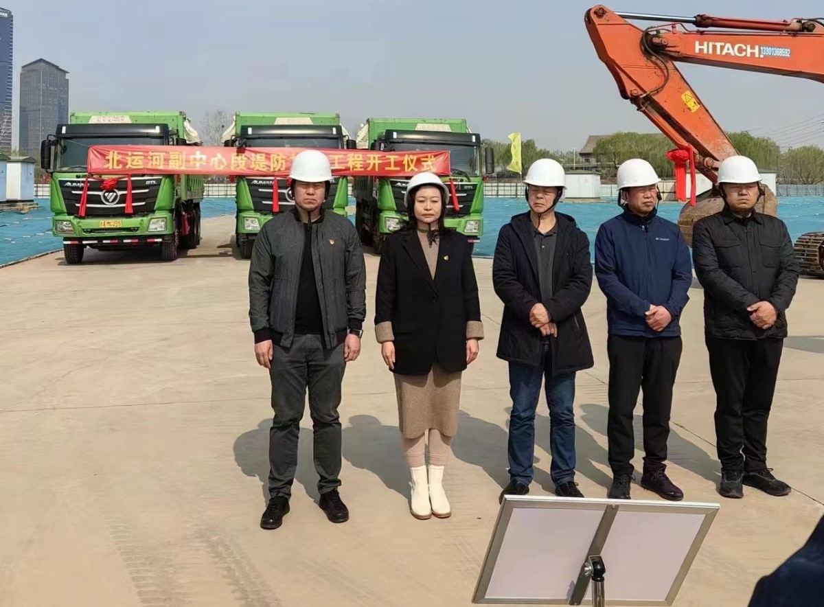 領(lǐng)導(dǎo)合照1.jpg 領(lǐng)導(dǎo)合照1.jpg